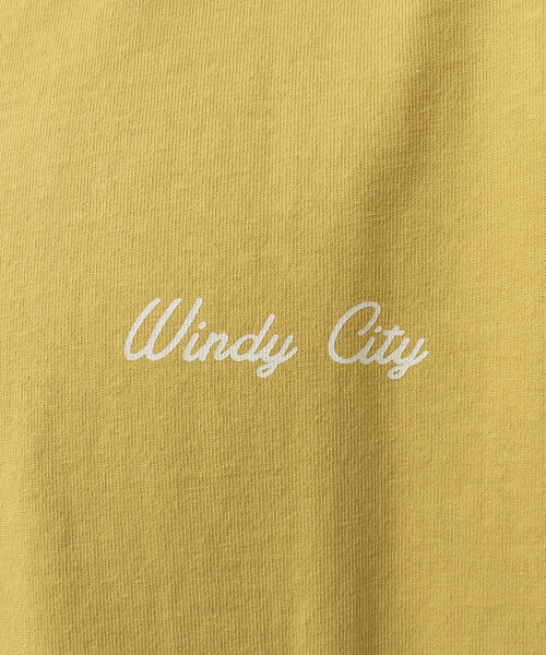 UNIVERSAL OVERALL(ユニバーサルオーバーオール)の「【UNIVERSAL OVERALL/ユニバーサル オーバーオール】別注WINDYCITY Tシャツ(Tシャツ/カットソー・メンズ・ホワイト/イエロー/ブルー/キナリ・M/L/XL)」の9枚目の写真