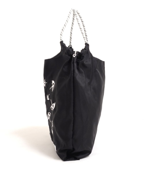 Arnold Palmer（アーノルドパーマー）の「ミックスコード グラフィック トートバッグ（トートバッグ・レディース・ベージュ/ブラック/オフホワイト・F）」の4枚目の写真