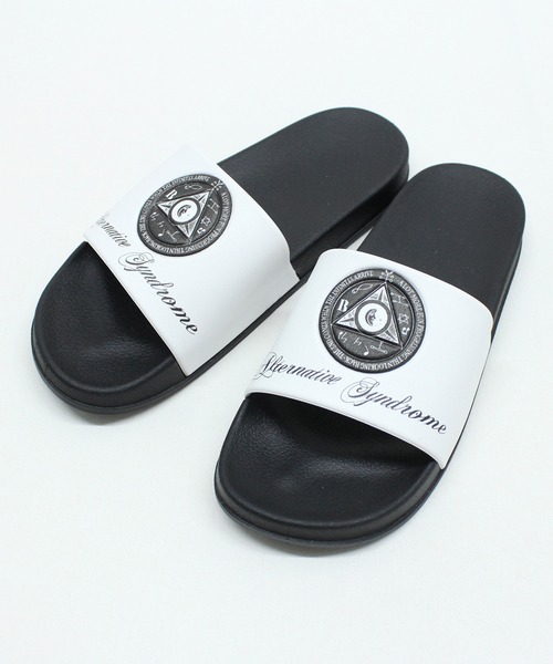 RNA(アールエヌエー)の「E4908 ロゴ&キャラシャワーサンダル(サンダル・レディース・ホワイト/ブラック/ブルー・SMALL/MEDIUM)」の1枚目の写真