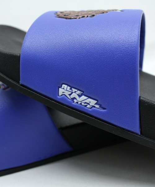 RNA(アールエヌエー)の「E4908 ロゴ&キャラシャワーサンダル(サンダル・レディース・ホワイト/ブラック/ブルー・SMALL/MEDIUM)」の18枚目の写真