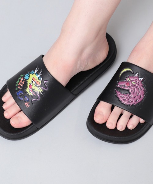 RNA(アールエヌエー)の「E4908 ロゴ&キャラシャワーサンダル(サンダル・レディース・ホワイト/ブラック/ブルー・SMALL/MEDIUM)」の8枚目の写真