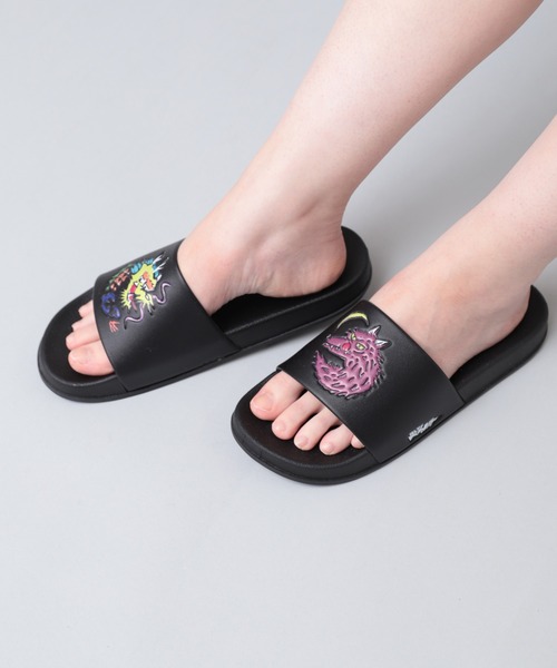 RNA(アールエヌエー)の「E4908 ロゴ&キャラシャワーサンダル(サンダル・レディース・ホワイト/ブラック/ブルー・SMALL/MEDIUM)」の11枚目の写真