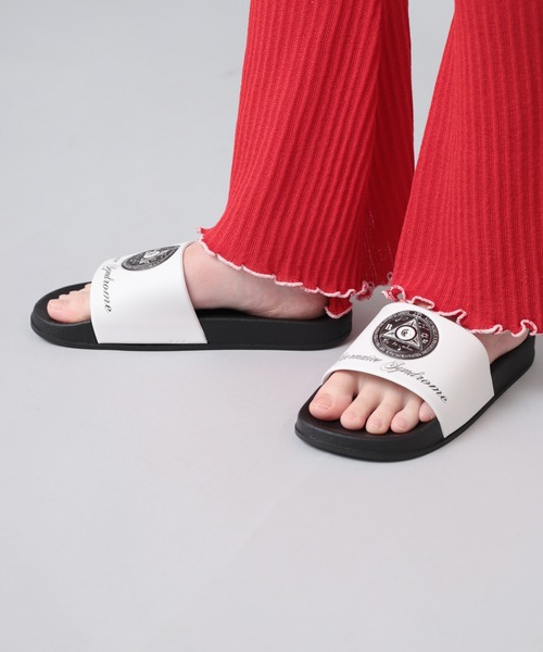 RNA(アールエヌエー)の「E4908 ロゴ&キャラシャワーサンダル(サンダル・レディース・ホワイト/ブラック/ブルー・SMALL/MEDIUM)」の22枚目の写真
