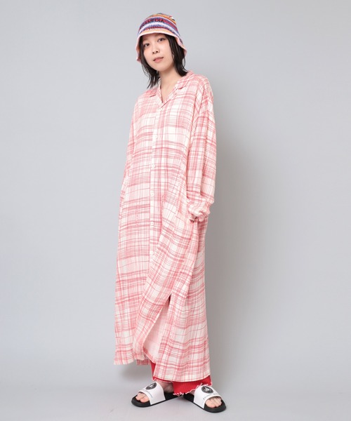 RNA(アールエヌエー)の「E4908 ロゴ&キャラシャワーサンダル(サンダル・レディース・ホワイト/ブラック/ブルー・SMALL/MEDIUM)」の19枚目の写真