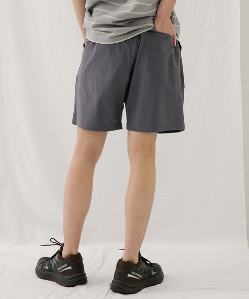 Gramicci（グラミチ）の「『ユニセックス』『撥水』『別注』GRAMICCI　コーデュラストレッチルーズショーツ（その他パンツ・メンズ・グレー/ブラック・SMALL/MEDIUM/LARGE）」の9枚目の写真
