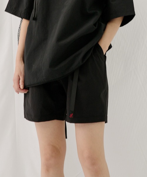 Gramicci（グラミチ）の「『ユニセックス』『撥水』『別注』GRAMICCI　コーデュラストレッチルーズショーツ（その他パンツ・メンズ・グレー/ブラック・SMALL/MEDIUM/LARGE）」の4枚目の写真
