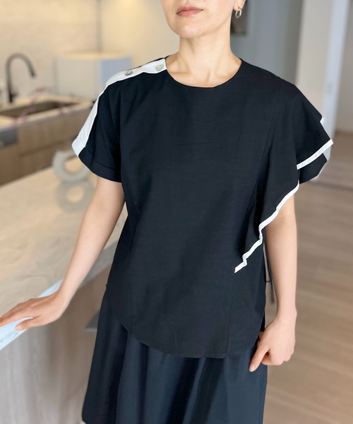 Jewelobe(ジュエローブ)の「アシンメトリー配色ラッフルトップス(シャツ/ブラウス・レディース・ホワイト/ベージュ/ブラック・FREE)」の3枚目の写真