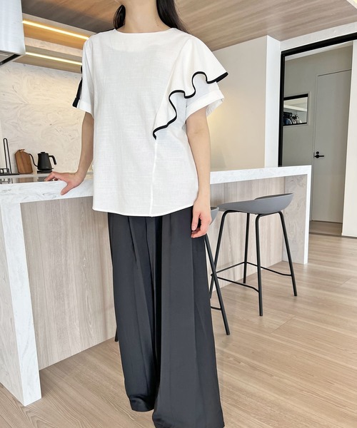 Jewelobe(ジュエローブ)の「アシンメトリー配色ラッフルトップス(シャツ/ブラウス・レディース・ホワイト/ベージュ/ブラック・FREE)」の15枚目の写真