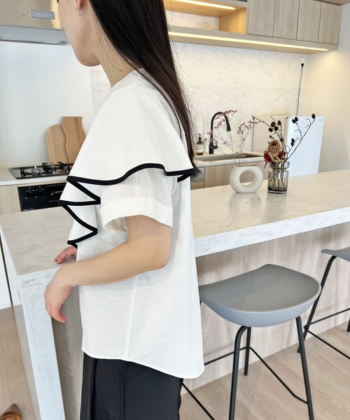 Jewelobe(ジュエローブ)の「アシンメトリー配色ラッフルトップス(シャツ/ブラウス・レディース・ホワイト/ベージュ/ブラック・FREE)」の17枚目の写真
