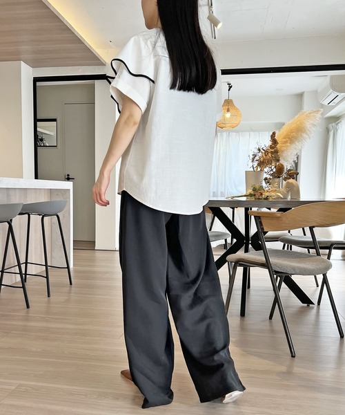 Jewelobe(ジュエローブ)の「アシンメトリー配色ラッフルトップス(シャツ/ブラウス・レディース・ホワイト/ベージュ/ブラック・FREE)」の20枚目の写真