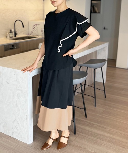 Jewelobe(ジュエローブ)の「アシンメトリー配色ラッフルトップス(シャツ/ブラウス・レディース・ホワイト/ベージュ/ブラック・FREE)」の10枚目の写真