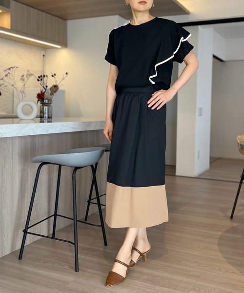 Jewelobe(ジュエローブ)の「アシンメトリー配色ラッフルトップス(シャツ/ブラウス・レディース・ホワイト/ベージュ/ブラック・FREE)」の8枚目の写真