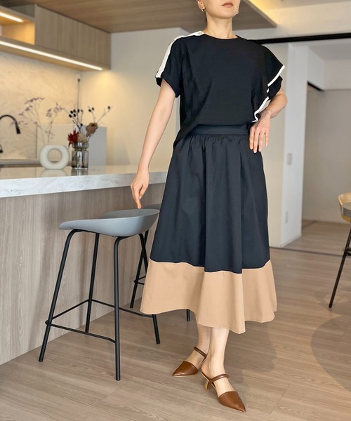 Jewelobe(ジュエローブ)の「アシンメトリー配色ラッフルトップス(シャツ/ブラウス・レディース・ホワイト/ベージュ/ブラック・FREE)」の9枚目の写真