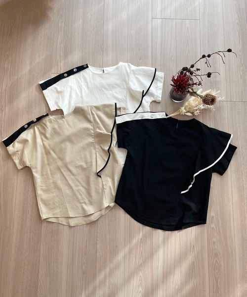 Jewelobe(ジュエローブ)の「アシンメトリー配色ラッフルトップス(シャツ/ブラウス・レディース・ホワイト/ベージュ/ブラック・FREE)」の12枚目の写真