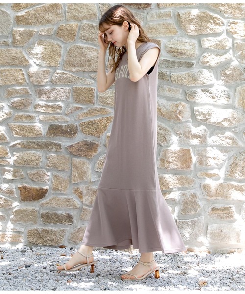 CHILLE（チル）の「ノースリーブロゴマーメイドワンピース（ワンピース