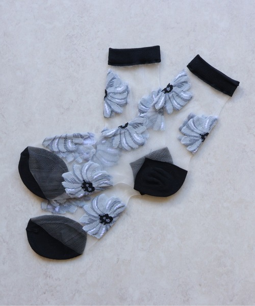 emesuelee（エメスーリー）の「シアーソックス（ソックス/靴下・レディース・レッド/ブラック/ブルー・フリー）」の2枚目の写真