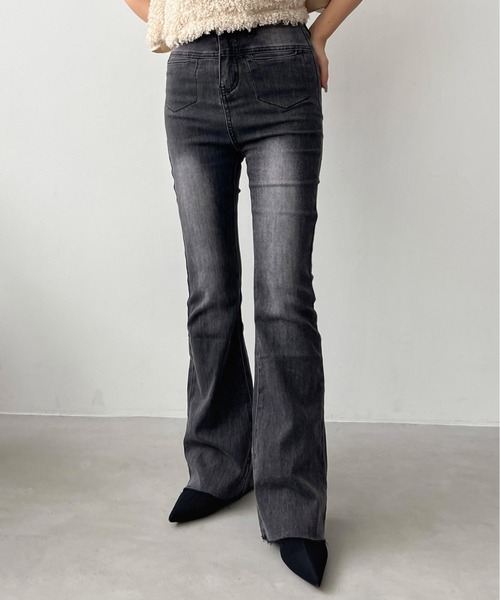 Olu.（オルドット）の「ハイウエストストレッチフレアデニム（デニムパンツ・レディース・グレー/ライトブルー・1/0）」の2枚目の写真