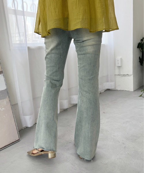 Olu.（オルドット）の「ハイウエストストレッチフレアデニム（デニムパンツ・レディース・グレー/ライトブルー・1/0）」の4枚目の写真