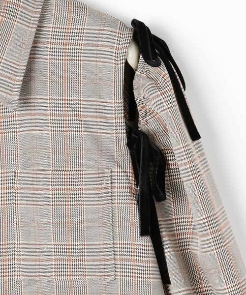 NICOLE CLUB（ニコル　クラブ）の「ショルダースリットブラウス（シャツ/ブラウス・レディース・オフホワイト/チェック/グレー・MEDIUM）」の4枚目の写真