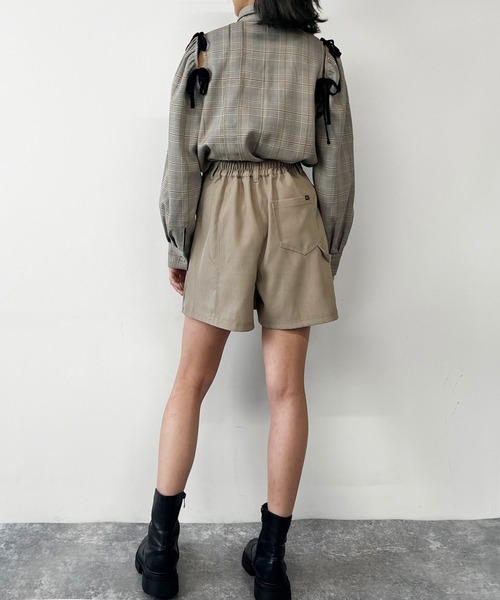 NICOLE CLUB（ニコル　クラブ）の「ショルダースリットブラウス（シャツ/ブラウス・レディース・オフホワイト/チェック/グレー・MEDIUM）」の16枚目の写真