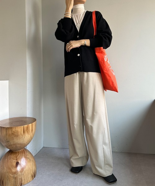 SHENERY（シーナリー）の「パールボタンVネックニットカーディガン（カーディガン/ボレロ・レディース・ミント/オフホワイト/ブラック・FREE）」の10枚目の写真