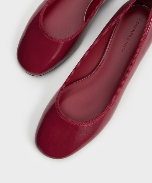 CHARLES & KEITH（チャールズ & キース）の「パテント アンクルストラップバレーフラット（バレエシューズ・レディース・ブラック系その他6/バーガンディー・25cm/24.5cm/23.5cm/23cm/22.5cm）」の7枚目の写真