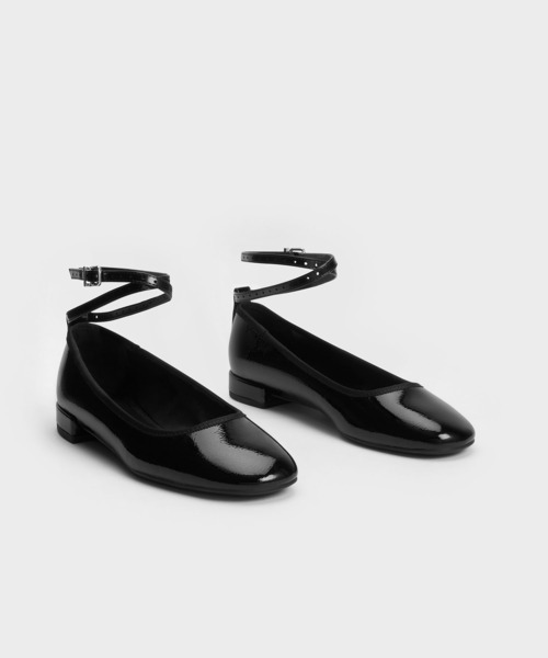 CHARLES & KEITH（チャールズ & キース）の「パテント アンクルストラップバレーフラット（バレエシューズ・レディース・ブラック系その他6/バーガンディー・25cm/24.5cm/23.5cm/23cm/22.5cm）」の6枚目の写真