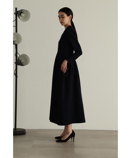 JILL STUART（ジルスチュアート）の「◆ポリエステルニットロングワンピース（ワンピース・レディース・ネイビー/ベージュ・2/4）」の13枚目の写真