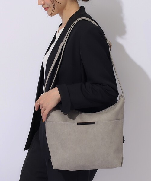 SHOO・LA・RUE(シューラルー)の「◆【A4サイズ対応/ポーチ付き】シーズンレスで使える ダブルフェイス ショルダーバッグ(ショルダーバッグ・レディース・イエロー/ブルー系その他/ピンク系/ライトベージュ/ブラック/グレー・00)」の13枚目の写真