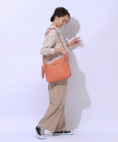 SHOO・LA・RUE(シューラルー)の「◆【A4サイズ対応/ポーチ付き】シーズンレスで使える ダブルフェイス ショルダーバッグ(ショルダーバッグ・レディース・イエロー/ブルー系その他/ピンク系/ライトベージュ/ブラック/グレー・00)」の22枚目の写真