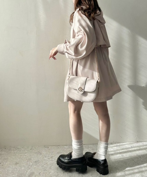 OLIVE des OLIVE（オリーブデオリーブ）の「フードトレンチチュニックコート　1041080030（トレンチコート・レディース・ライトグレー/ライトベージュ・FREE）」の8枚目の写真