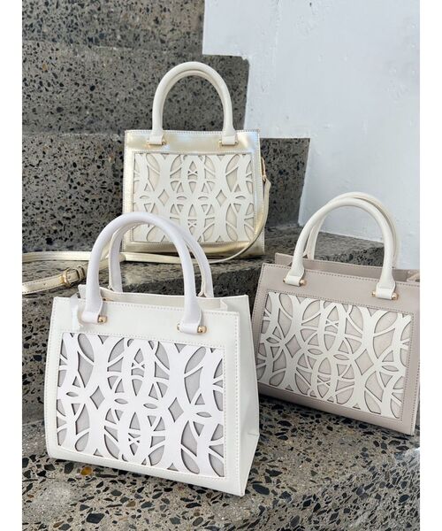 MERCURYDUO(マーキュリーデュオ)の「モチーフ柄カットワークショルダーBAG(ショルダーバッグ・レディース・オフホワイト/ベージュ/ゴールド・FREE)」の4枚目の写真
