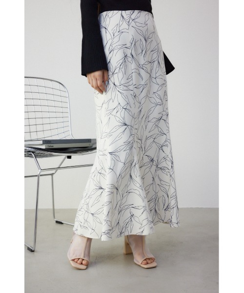 AZUL by moussy（アズールバイマウジー）の「スレンダーマーメイドスカート（スカート・レディース・ブラック系その他/ブラック/ホワイト系その他・SMALL/MEDIUM）」の4枚目の写真
