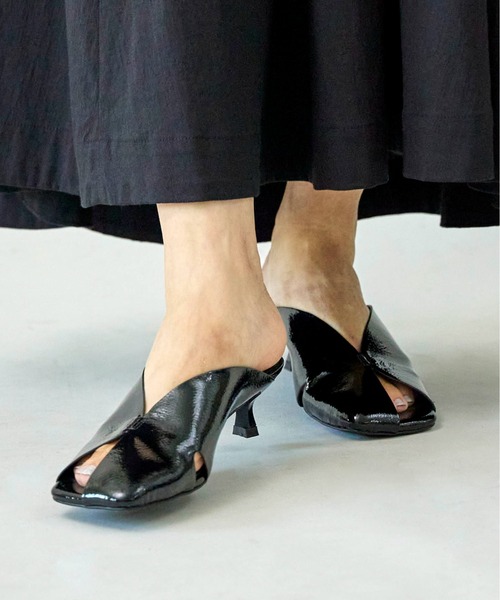 【2024春夏新作】LE VERNIS(ル・ベルニ)Asynmetory mules（サンダル）｜LE VERNIS（ル・ベルニ）