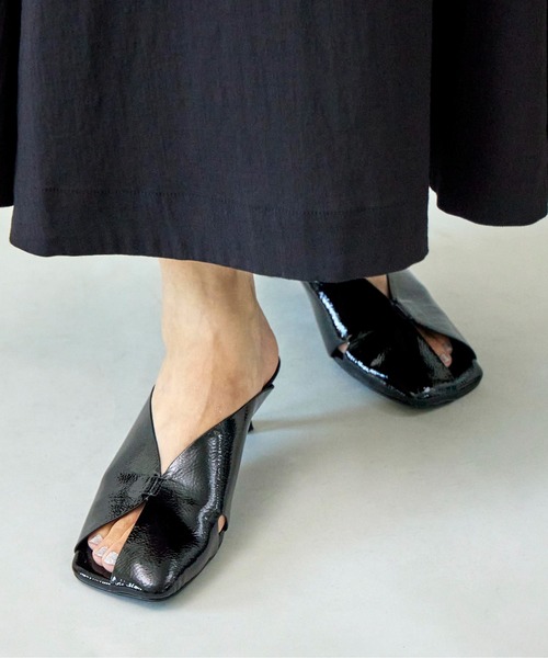 【2024春夏新作】LE VERNIS(ル・ベルニ)Asynmetory mules（サンダル）｜LE VERNIS（ル・ベルニ）