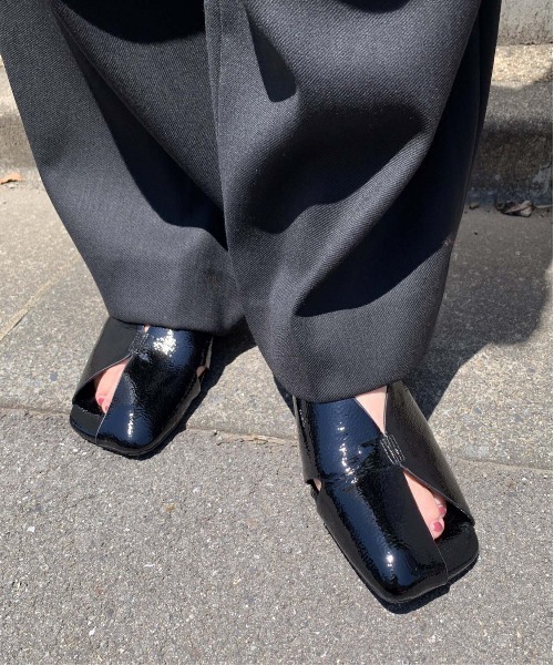 【2024春夏新作】LE VERNIS(ル・ベルニ)Asynmetory mules（サンダル）｜LE VERNIS（ル・ベルニ）