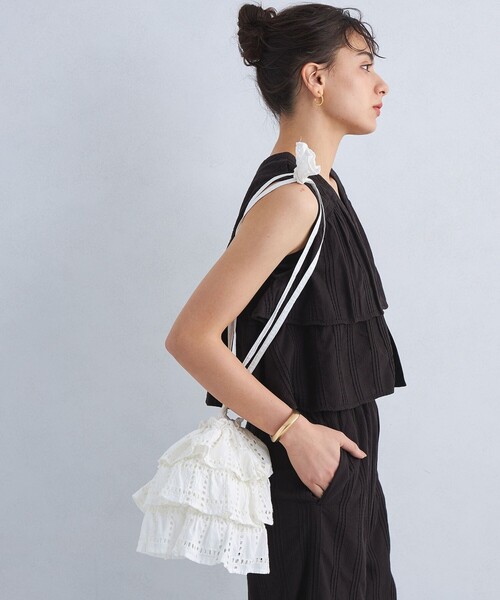 green label relaxing（グリーンレーベルリラクシング）の「＜Peridot by Sara mallika＞フリル ドロストバッグ（ショルダーバッグ・レディース・オフホワイト/ブラック・FREE）」の3枚目の写真