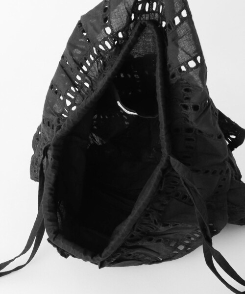 green label relaxing（グリーンレーベルリラクシング）の「＜Peridot by Sara mallika＞フリル ドロストバッグ（ショルダーバッグ・レディース・オフホワイト/ブラック・FREE）」の17枚目の写真