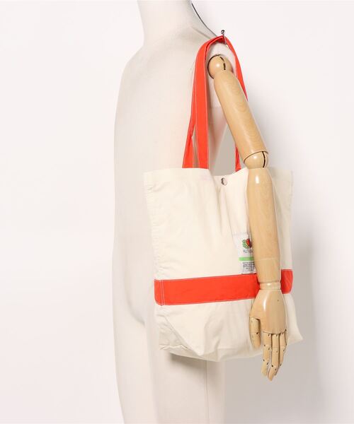 FRUIT OF THE LOOM（フルーツオブザルーム）の「【FRUIT OF THE LOOM】フルーツオブザルームトートバッグ（トートバッグ・レディース・ブルー/ホワイト/ブラック・ONE SIZE）」の5枚目の写真