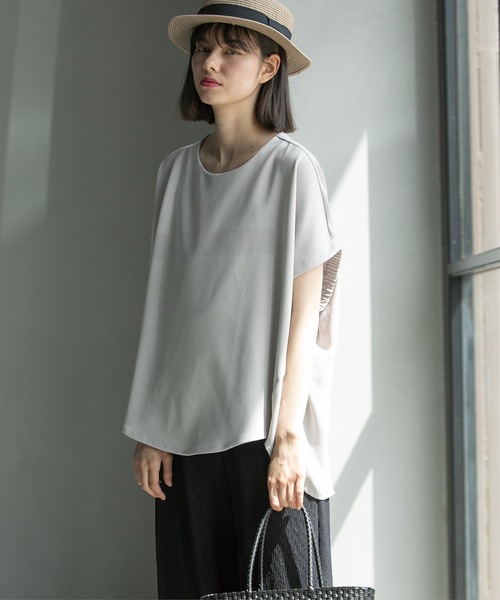 OPAQUE.CLIP(オペークドットクリップ)の「◆UV ドッキングドルマントップス【洗濯機洗い可】(Tシャツ/カットソー・レディース・スモーキーグリーン系/ブラウン系その他/ライトグレー/ブラック・36/38/40/42)」の1枚目の写真