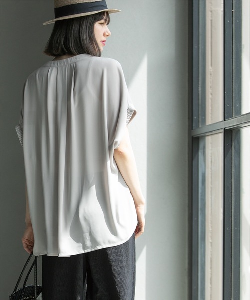OPAQUE.CLIP(オペークドットクリップ)の「◆UV ドッキングドルマントップス【洗濯機洗い可】(Tシャツ/カットソー・レディース・スモーキーグリーン系/ブラウン系その他/ライトグレー/ブラック・36/38/40/42)」の9枚目の写真