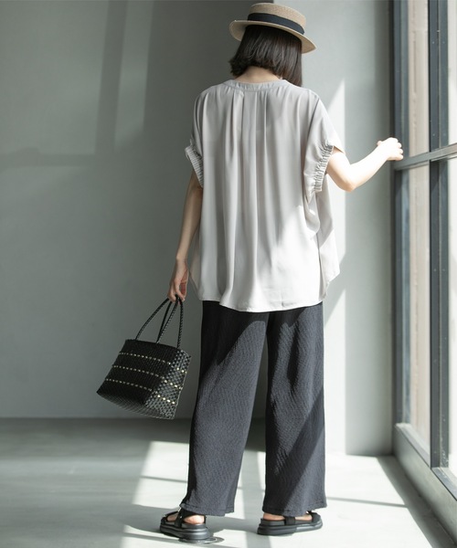 OPAQUE.CLIP(オペークドットクリップ)の「◆UV ドッキングドルマントップス【洗濯機洗い可】(Tシャツ/カットソー・レディース・スモーキーグリーン系/ブラウン系その他/ライトグレー/ブラック・36/38/40/42)」の11枚目の写真