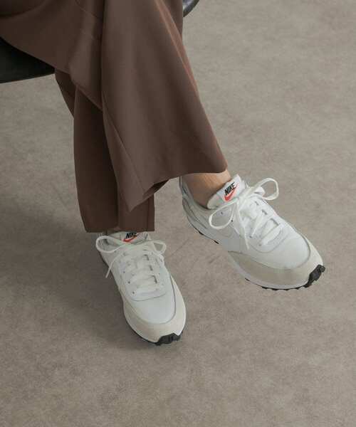 NIKE(ナイキ)の「NIKE ワッフル デビュー(スニーカー・レディース・ホワイト/ブラック・24.5/24/23.5)」の2枚目の写真