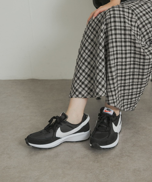 NIKE(ナイキ)の「NIKE ワッフル デビュー(スニーカー・レディース・ホワイト/ブラック・24.5/24/23.5)」の10枚目の写真