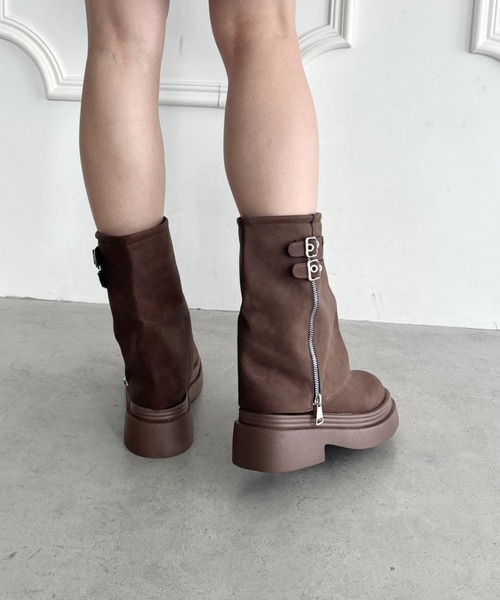 Loueme（ルエム）の「ダブルベルトPUゲートルブーツ（ブーツ・レディース・ブラウン/ブラック・23.5cm/24.5cm）」の17枚目の写真