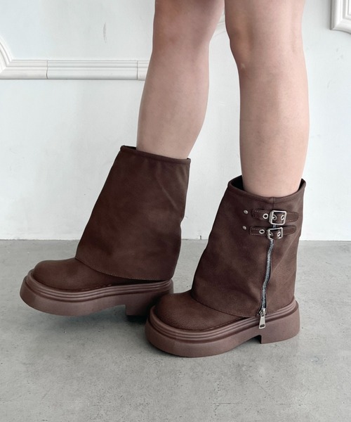 Loueme（ルエム）の「ダブルベルトPUゲートルブーツ（ブーツ・レディース・ブラウン/ブラック・23.5cm/24.5cm）」の21枚目の写真