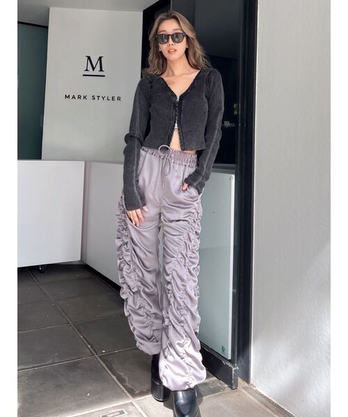 GYDA（ジェイダ）の「サテンギャザーワイドパンツ（その他パンツ・レディース・ブラック/グレー・FREE）」の3枚目の写真