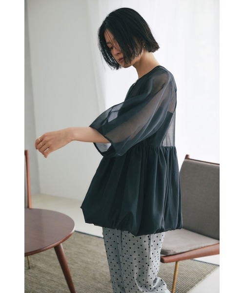 &. NOSTALGIA(アンドドットノスタルジア)の「バルーンペプラムシアーブルゾン(ブルゾン・レディース・ベージュ/ブラック・M)」の4枚目の写真