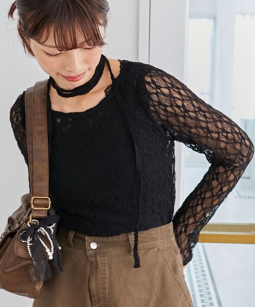 MAJESTIC LEGON（マジェスティックレゴン）の「チョーカー付シアーレーストップス（Tシャツ/カットソー・レディース・オフホワイト/アイボリー/ホワイト系その他2/ブラック系その他/ブラック・MEDIUM）」の5枚目の写真