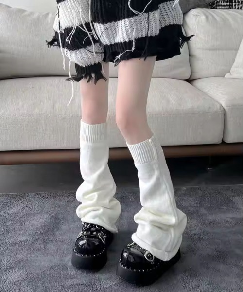 Port(ポート)の「【 antique andico / アンティーク アンディコ 】 リブニット ルーズ レッグウォーマー #(レッグウォーマー・レディース・ブラック/ホワイト・FREE)」の15枚目の写真